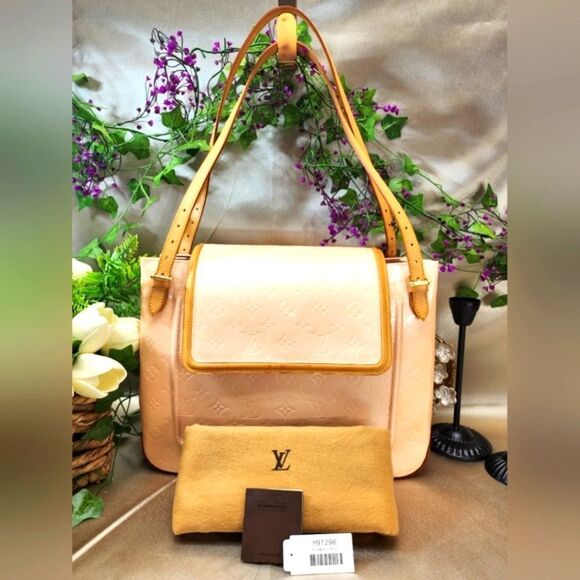 Louis Vuitton Vernis Petronia Street Marshmallow w/ Dust Bag & COA EUC - Picture 3 of 17